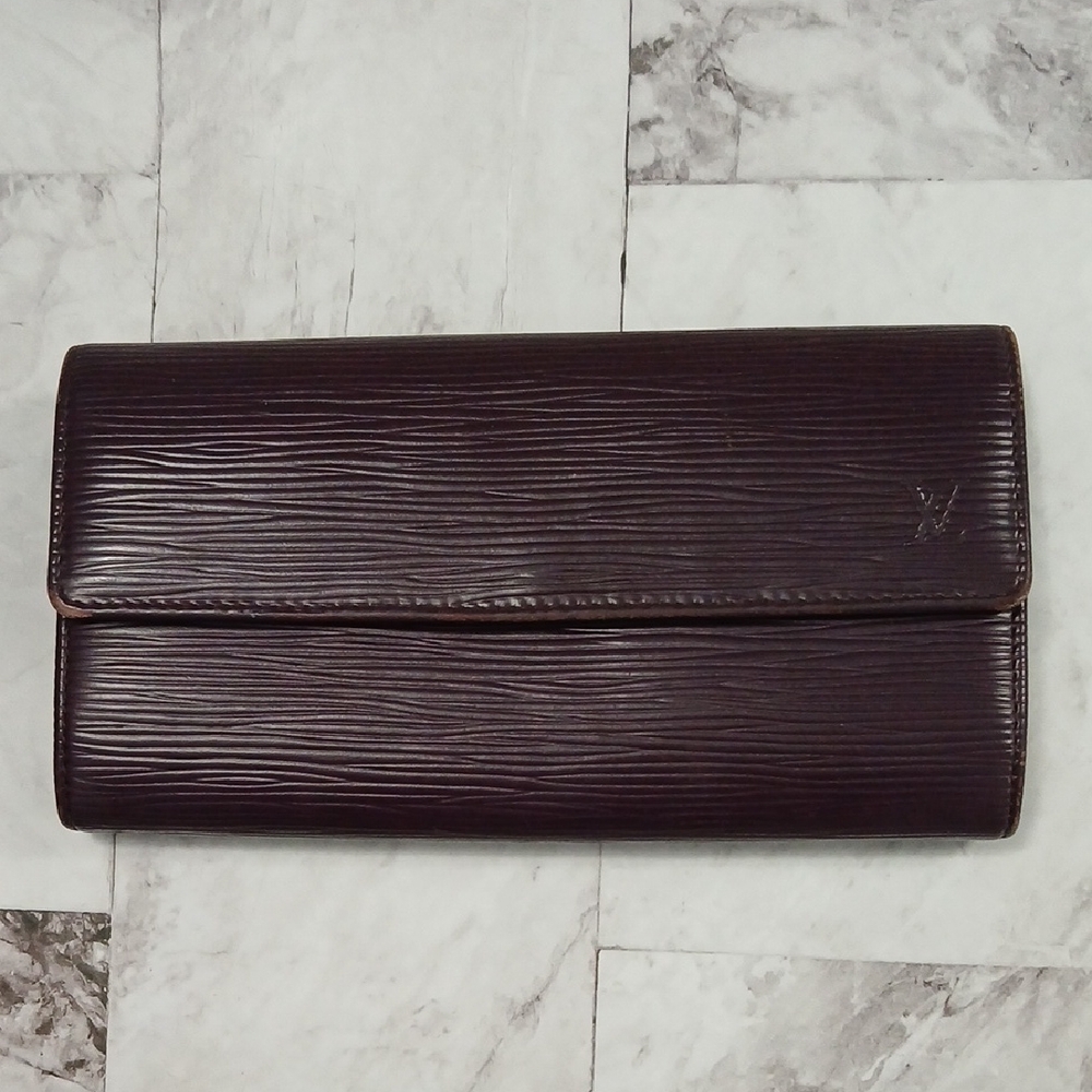 Louis Vuitton Authentic Purple-Magenta Epi Leather Wallet